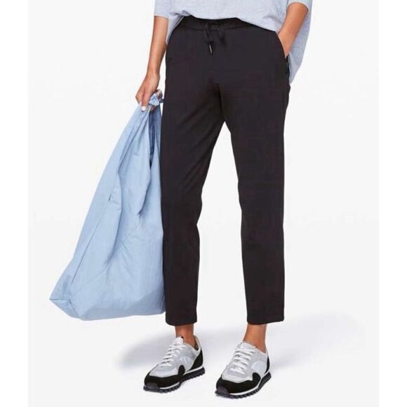 Lululemon On the Fly pants in Black Size 8 / Exellent - Picture 1 of 6